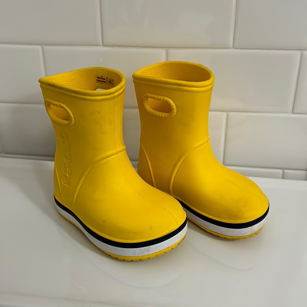 Yellow CROCS Rainboots Size 6 Toddler